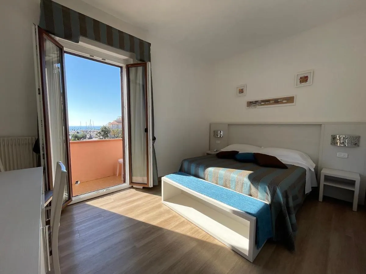 Hotel Lucerna Castiglione della Pescaia 3*,